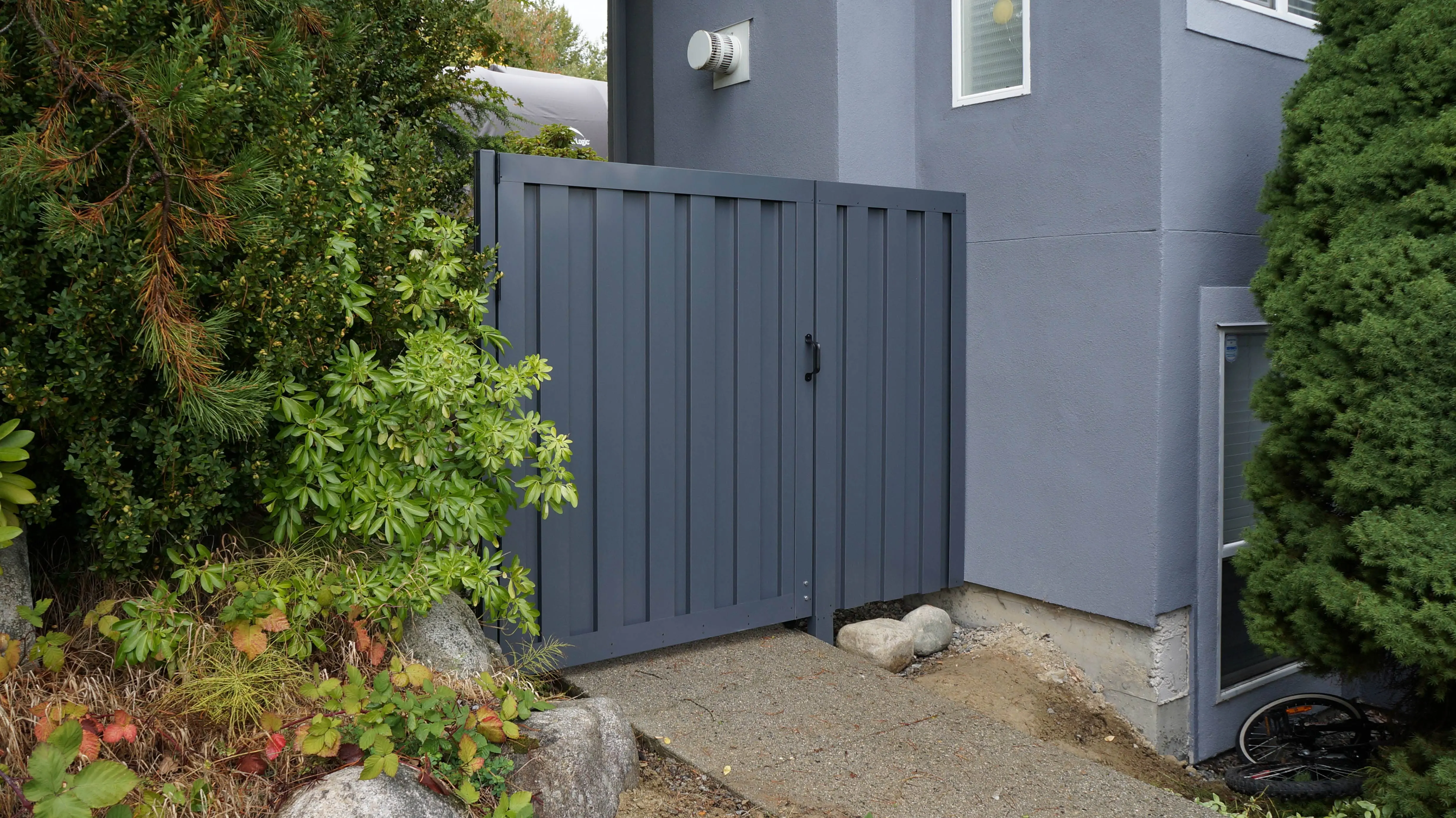 Custom metal fences, gates & perimeter